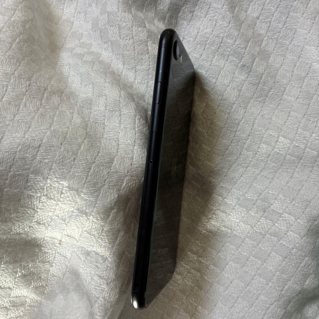 iPhone se 第2世代　64GB SIMフリー　付属品　保護シール付き