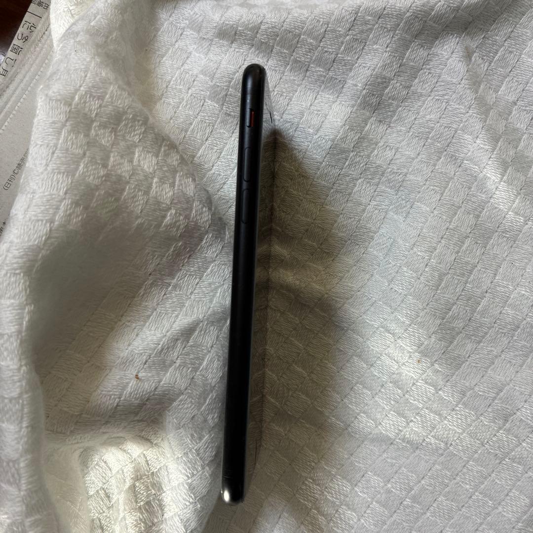 iPhone se 第2世代　64GB SIMフリー　付属品　保護シール付き