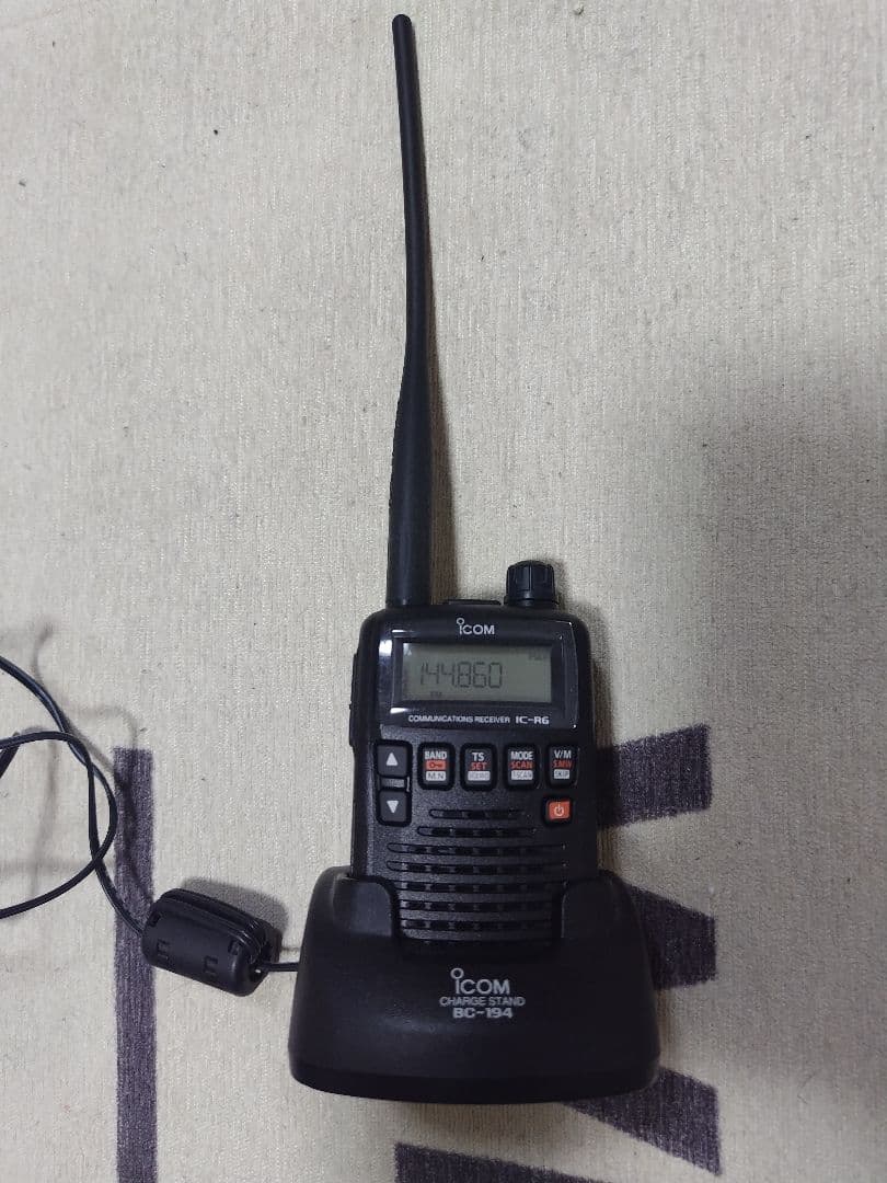ICOM IC-R6 受信機 ACアダプター・充電スタンド付き