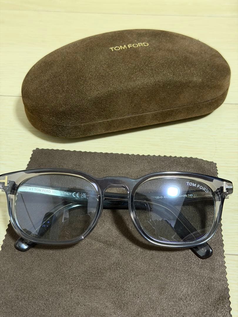 TOM FORD グレー サングラス ケース付き