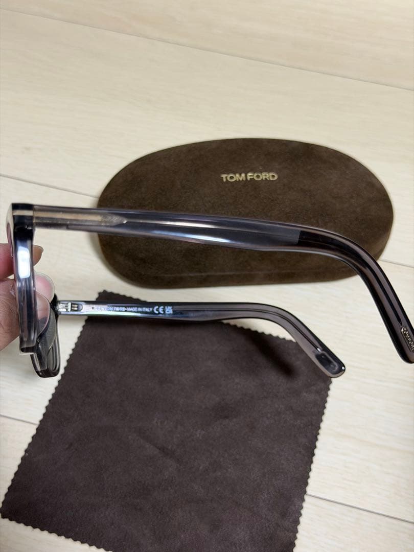 TOM FORD グレー サングラス ケース付き