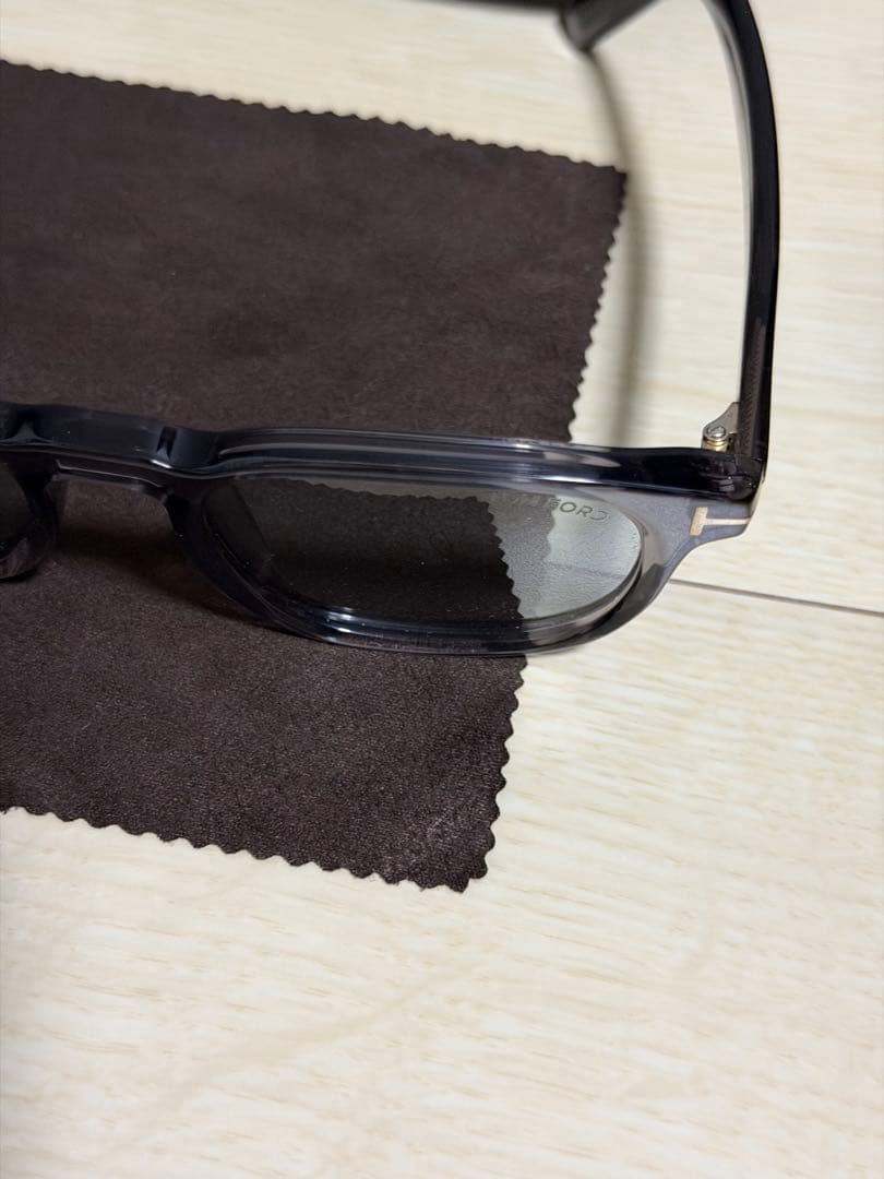 TOM FORD グレー サングラス ケース付き