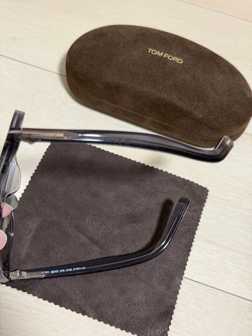TOM FORD グレー サングラス ケース付き