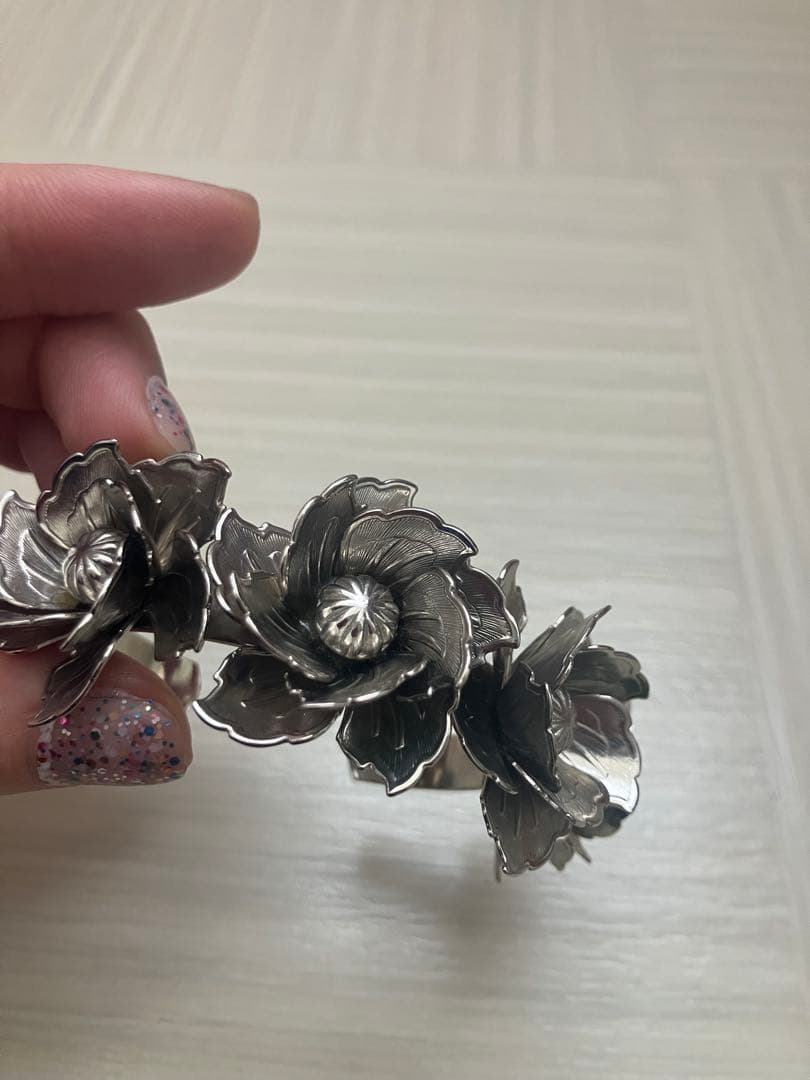 TOGA 2023年秋冬 フラワーモチーフバングル