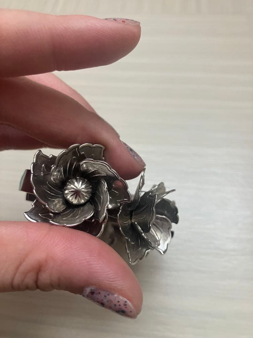 TOGA 2023年秋冬 フラワーモチーフバングル