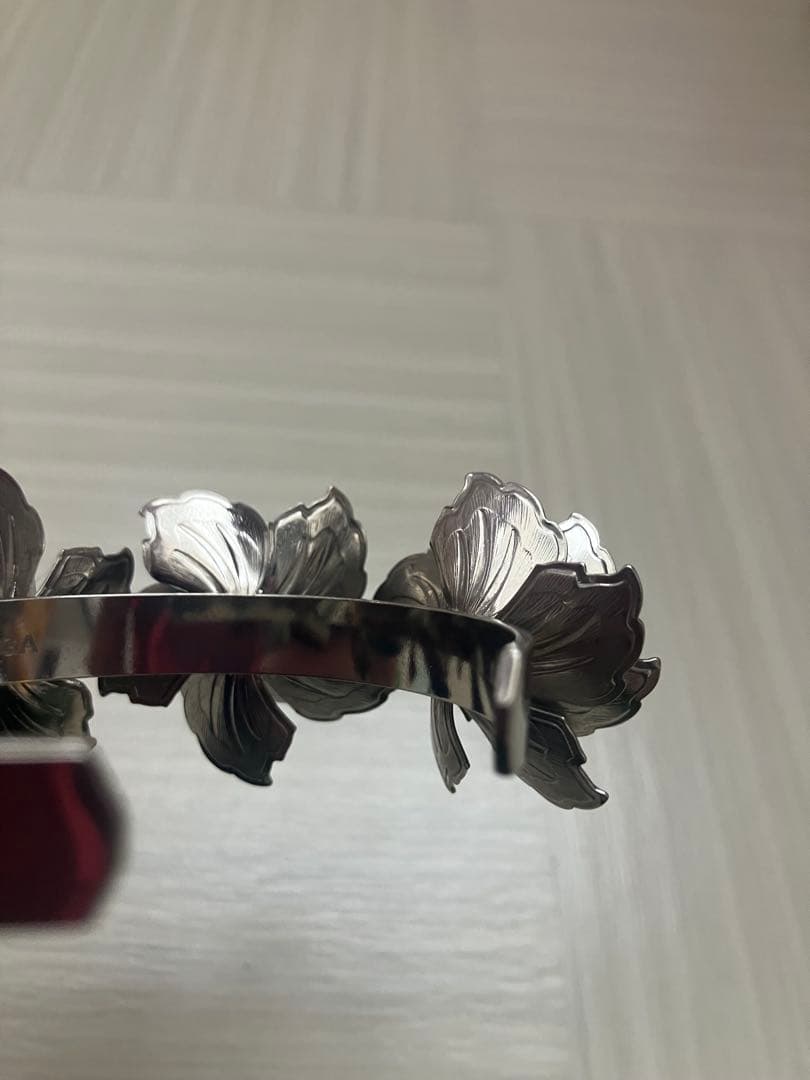 TOGA 2023年秋冬 フラワーモチーフバングル