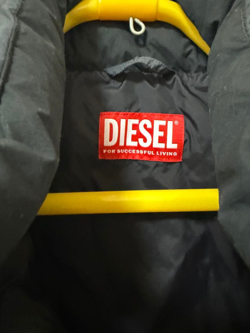 専用ディーゼル　ダウンベスト　メンズ　46 MからＬ　新品同様