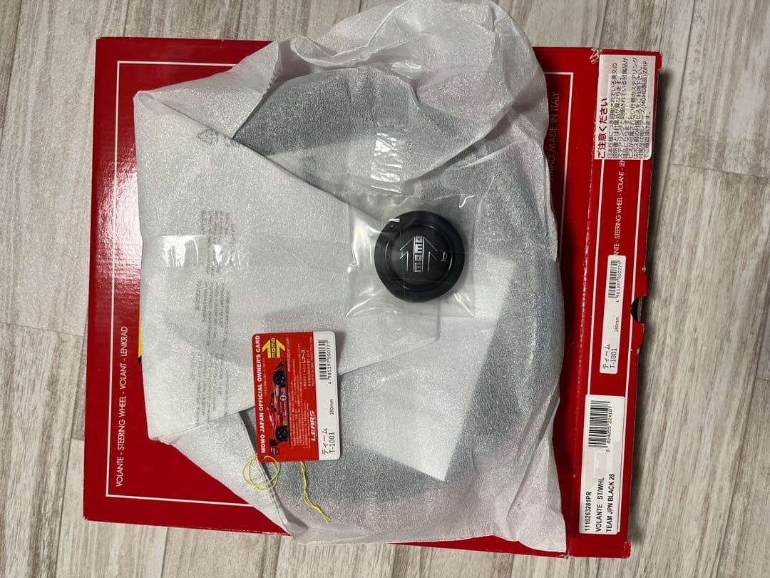 MOMO(モモ) ステアリング ティーム 28パイ BK T-1001