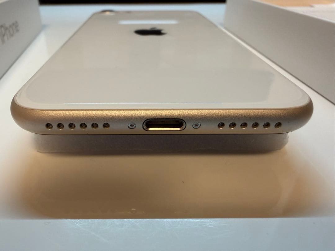 iPhone SE 第3世代 64GB スターライト SIMロックなし