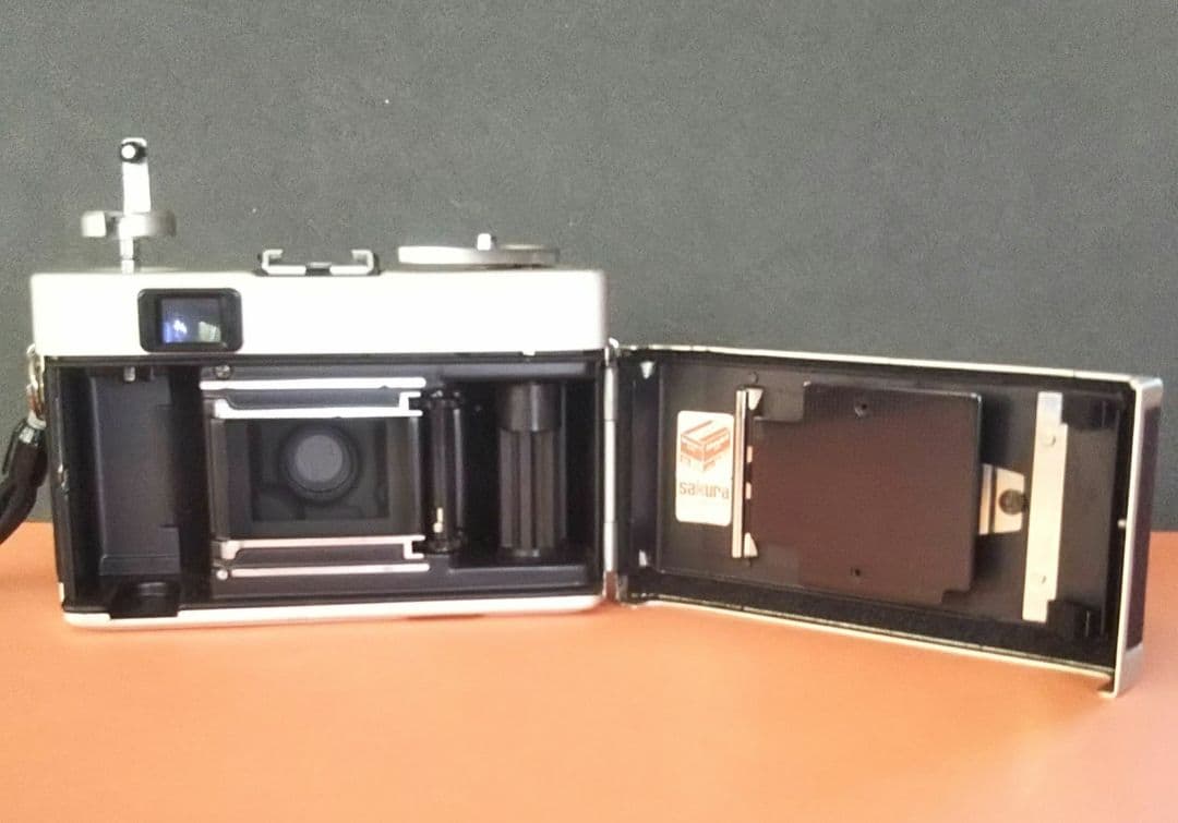 フィルムカメラ 希少種 【完動品】コニカC35V