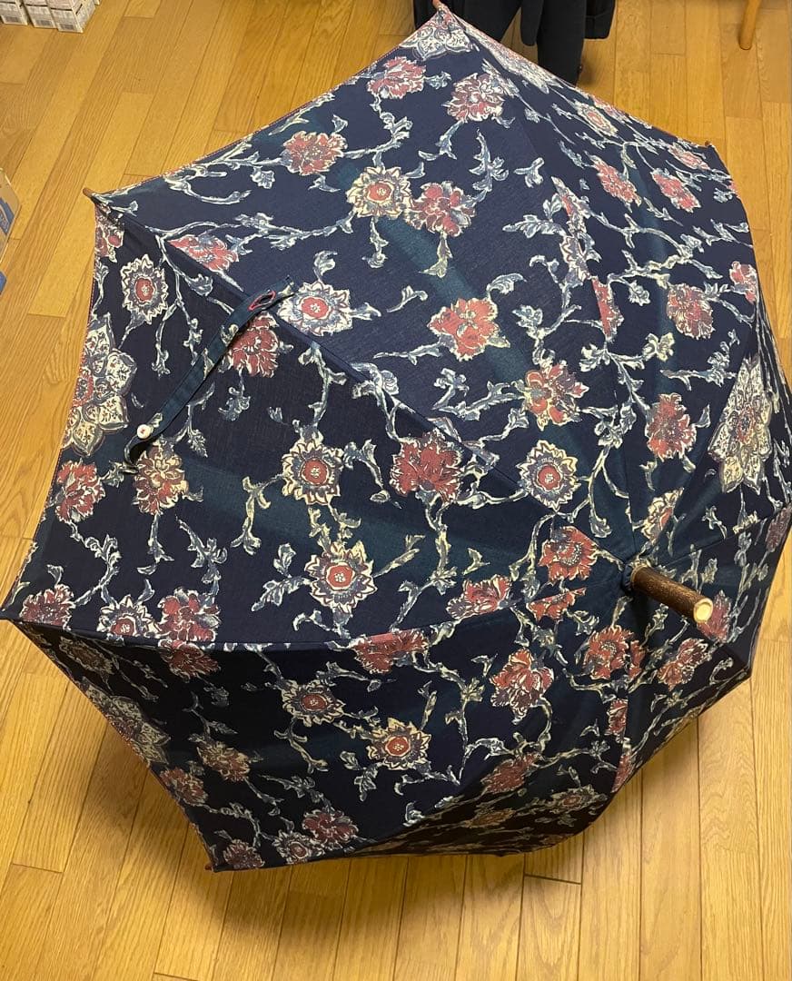 45R 花柄 ネイビー 日傘 雨傘　木製持ち手 入手困難品