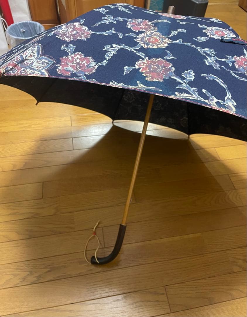 45R 花柄 ネイビー 日傘 雨傘　木製持ち手 入手困難品