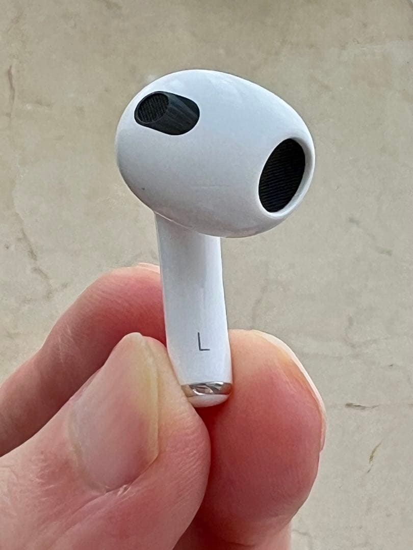 AirPods (第3世代) 本体、充電ケーブル付き