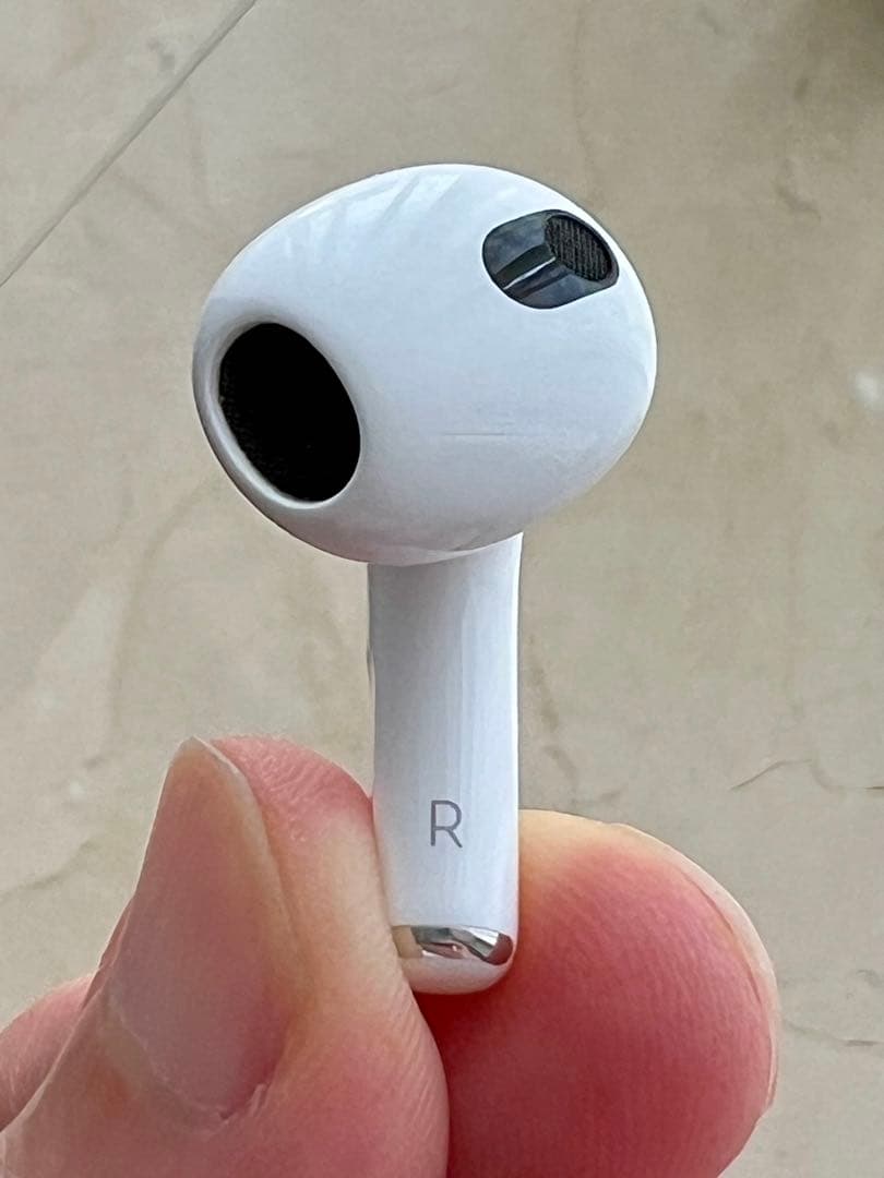 AirPods (第3世代) 本体、充電ケーブル付き