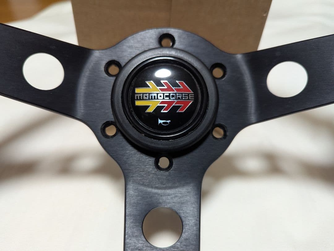 正規 momo mod.07 ディープコーン ステアリング レザー ハンドル