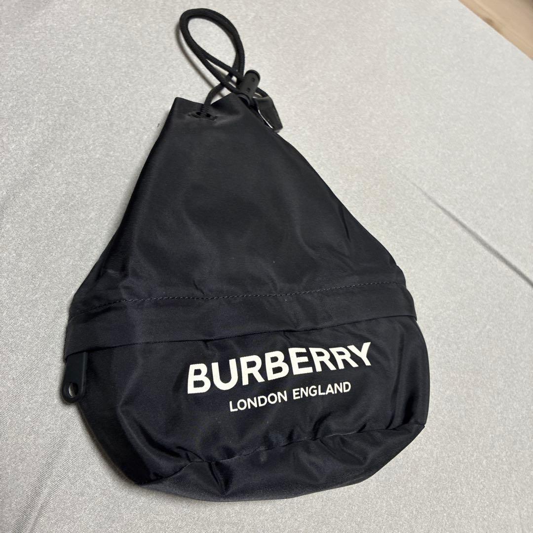 BURBERRY 黒 ナイロン ポンチョ