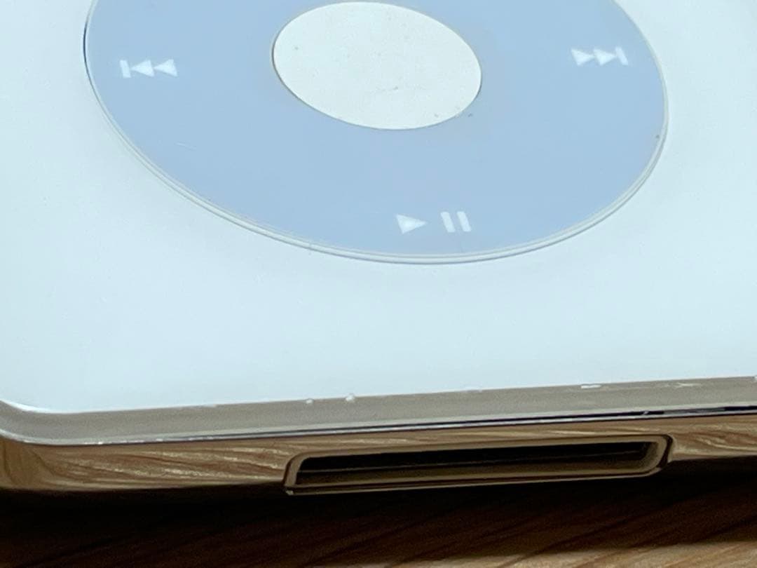 Apple iPod classic 30GB ケース付 MA002J