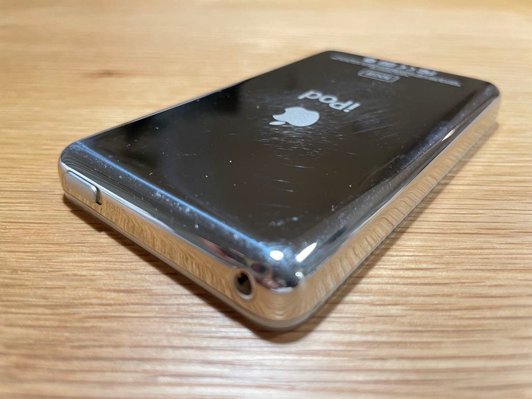 Apple iPod classic 30GB ケース付 MA002J