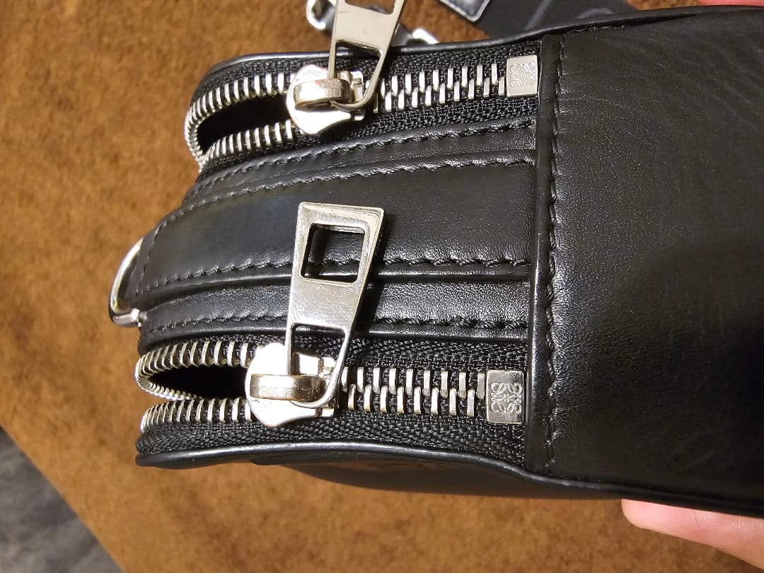 ロエベ　LOEWE ブラック ショルダーバッグクロスボディ カメラバッグミニ美品