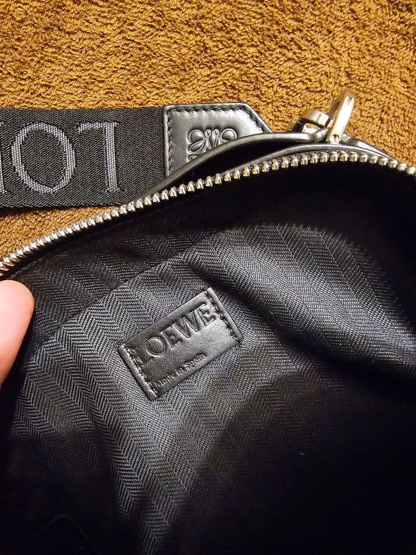 ロエベ　LOEWE ブラック ショルダーバッグクロスボディ カメラバッグミニ美品