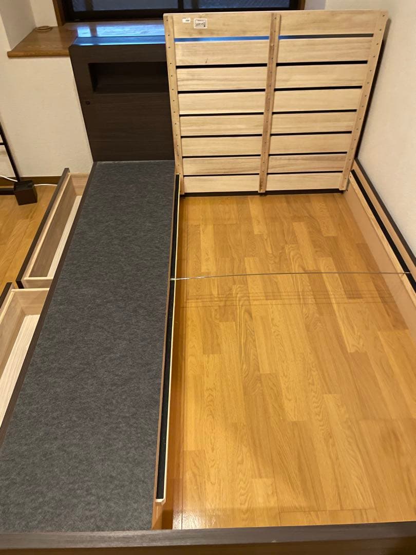 ★だびど★　シモンズ　クイーン　ベッドフレーム ライト電源ポート付き