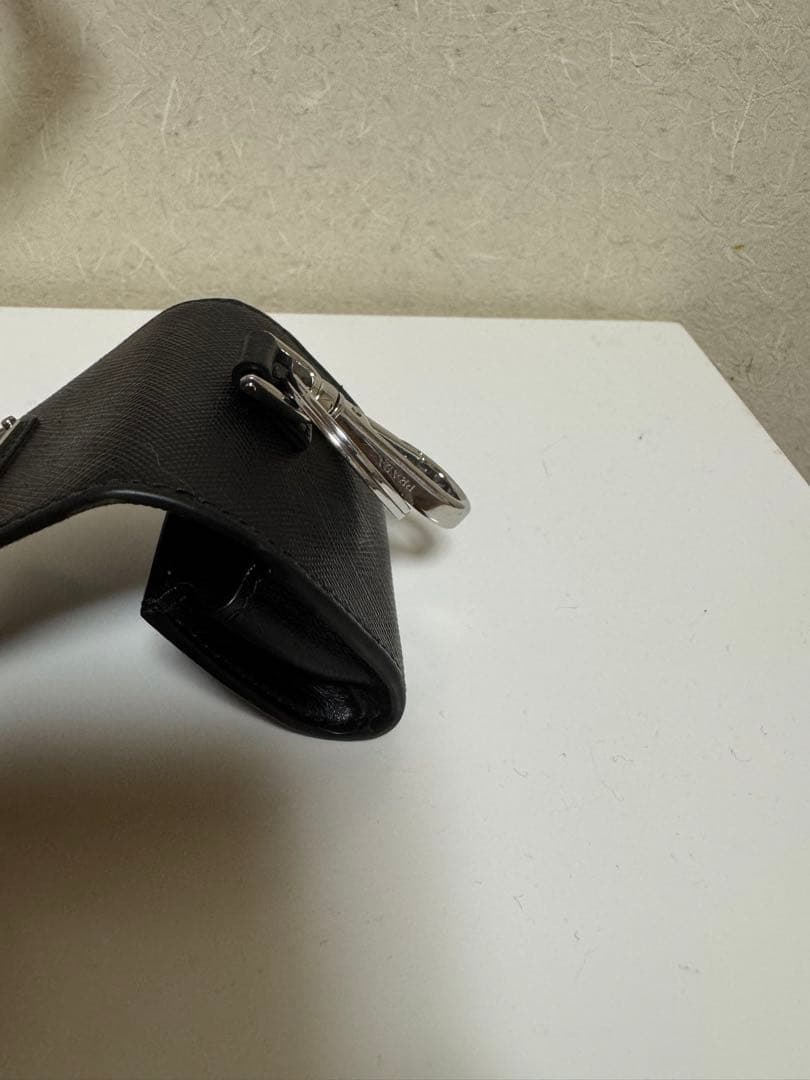 PRADA ブラックレザー イヤホンケース