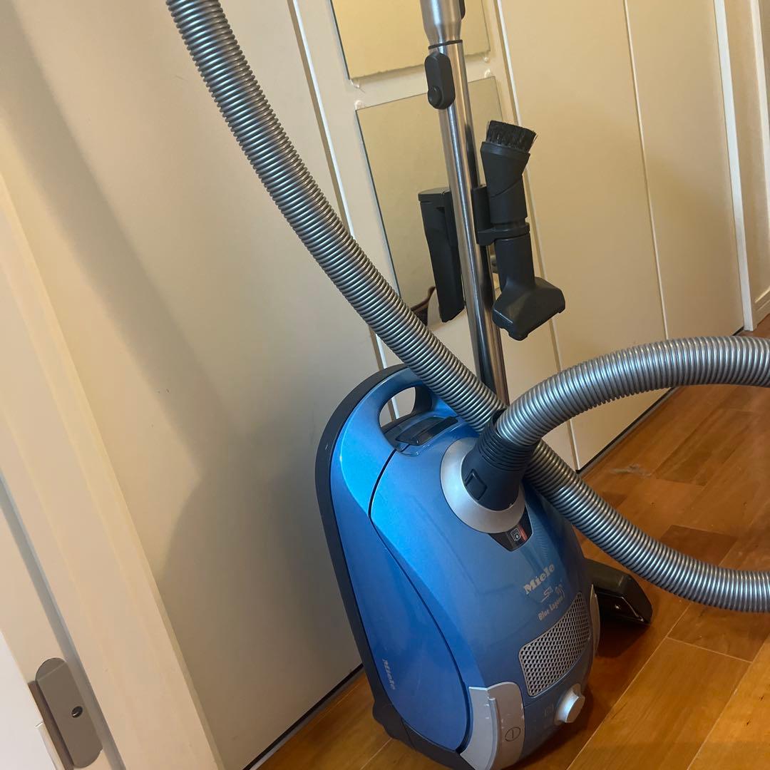 ミーレ　Miele ブルーラグーンキャニスター掃除機 HEPAフィルター搭載