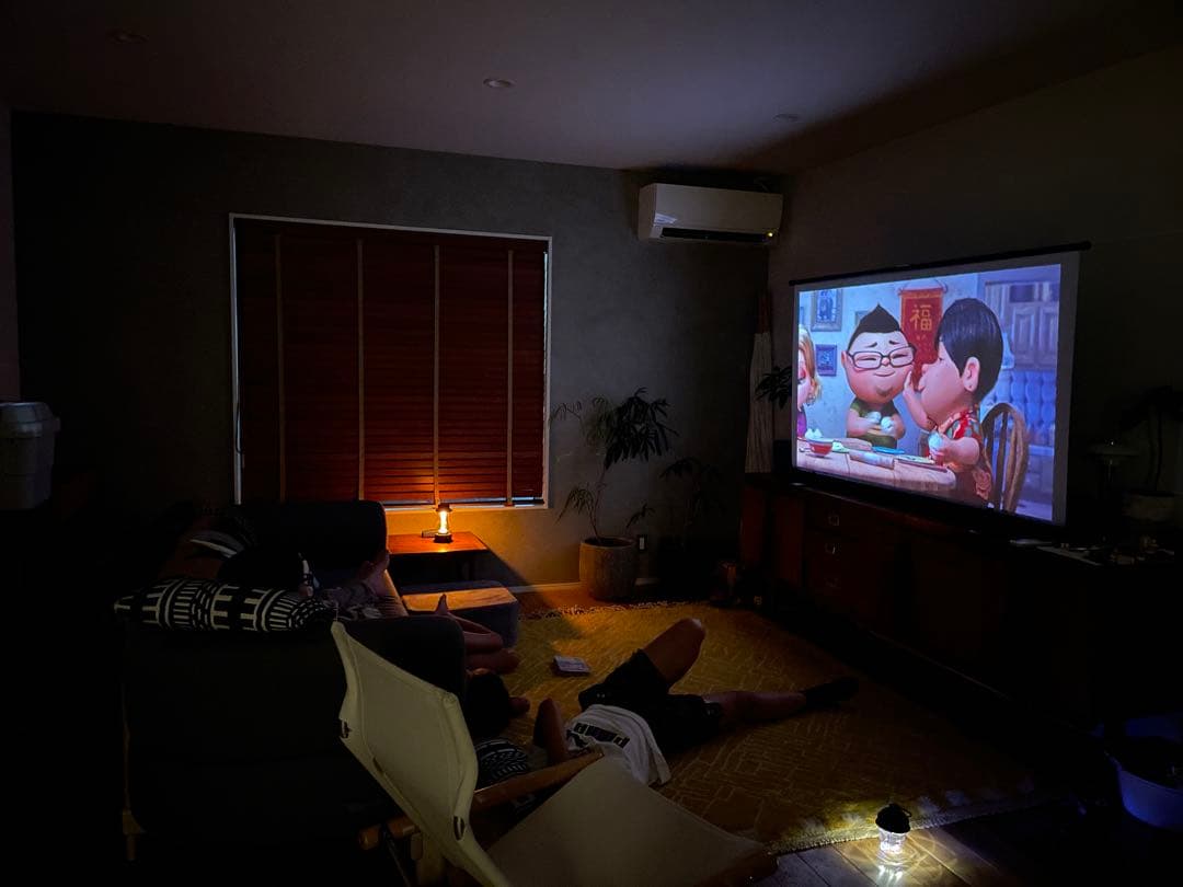 72型プロジェクタースクリーン　自立型　ホームシアター