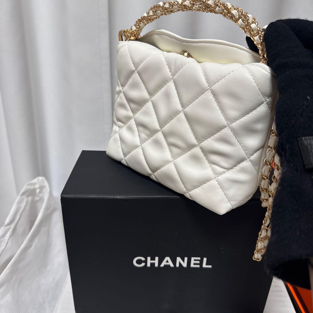 CHANEL シャネル ショルダーバッグ 白 再出品