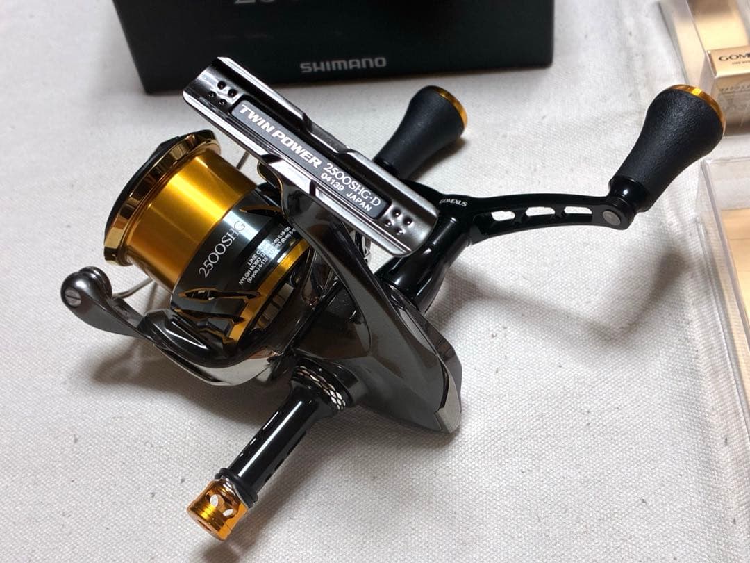 【極美品】シマノ リール 20ツインパワー2500SHG【ダブルハンドル仕様】