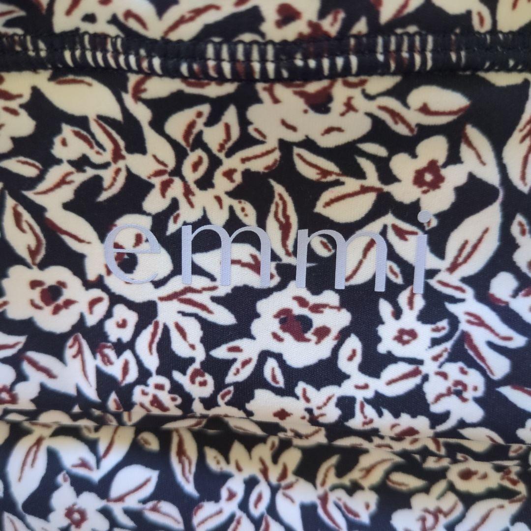 【極美品】週末価格　emmi yoga セットアップ　NAVY花柄　サイズ0