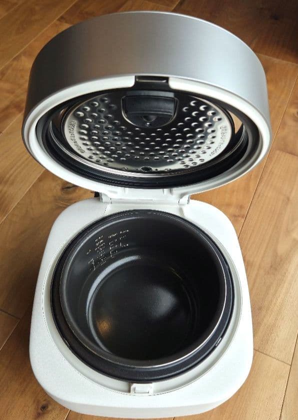 【美品】BALMUDA　 The Gohan　3合炊 ホワイト　　K08A