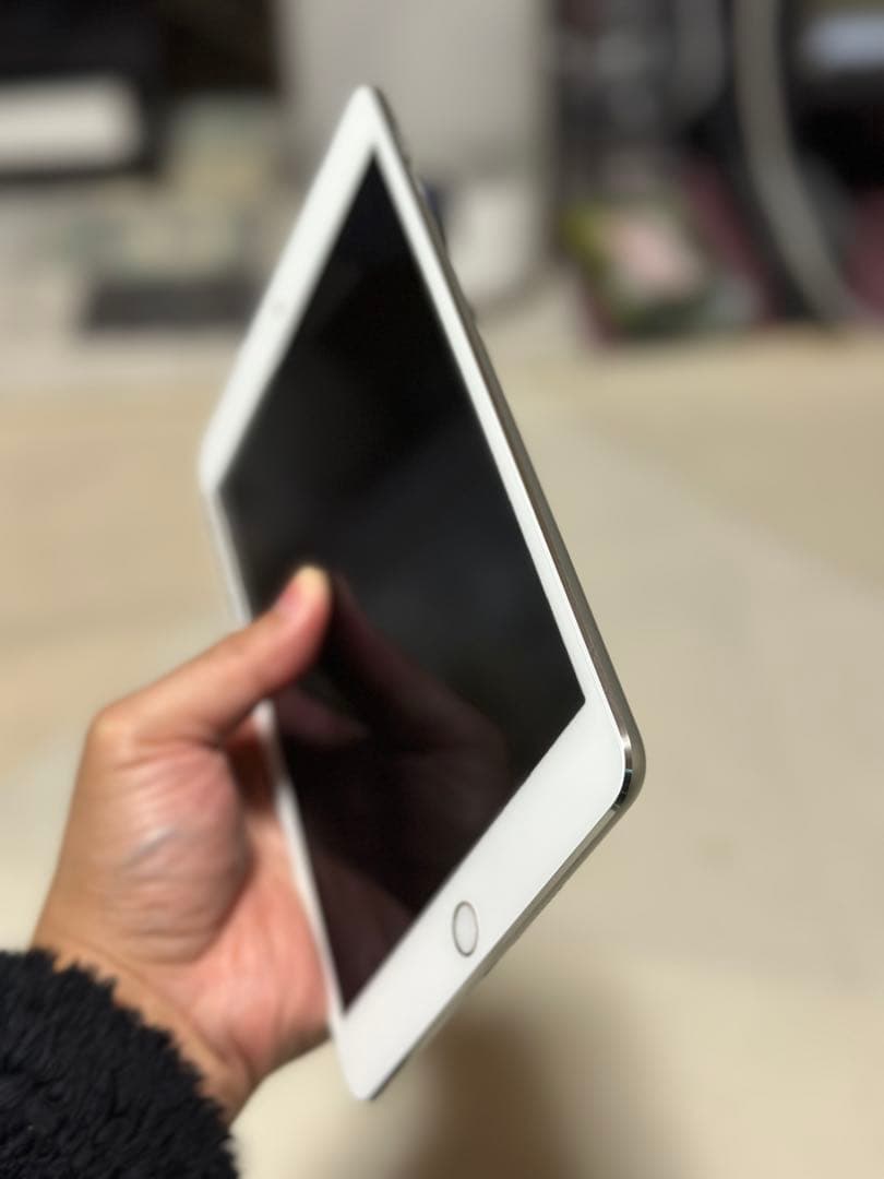 Apple iPad mini 4 128GB ホワイト Wi-Fi