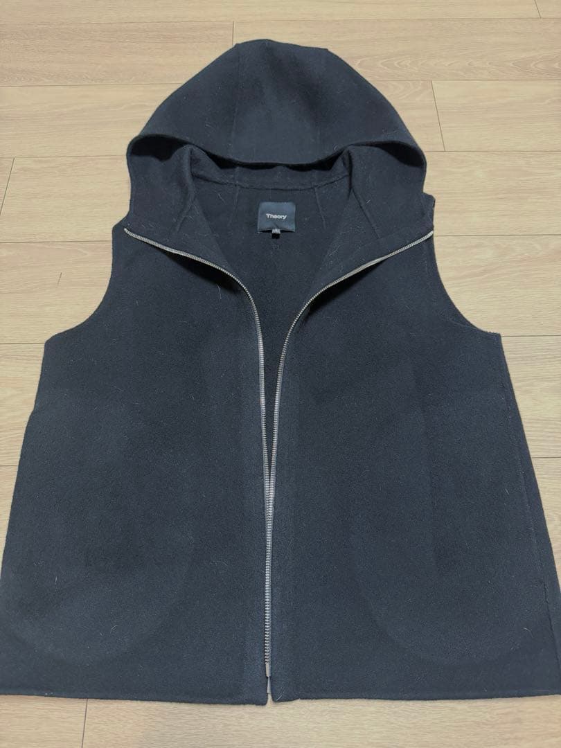 2025年購入Theory フード付き黒ジレ　ベスト