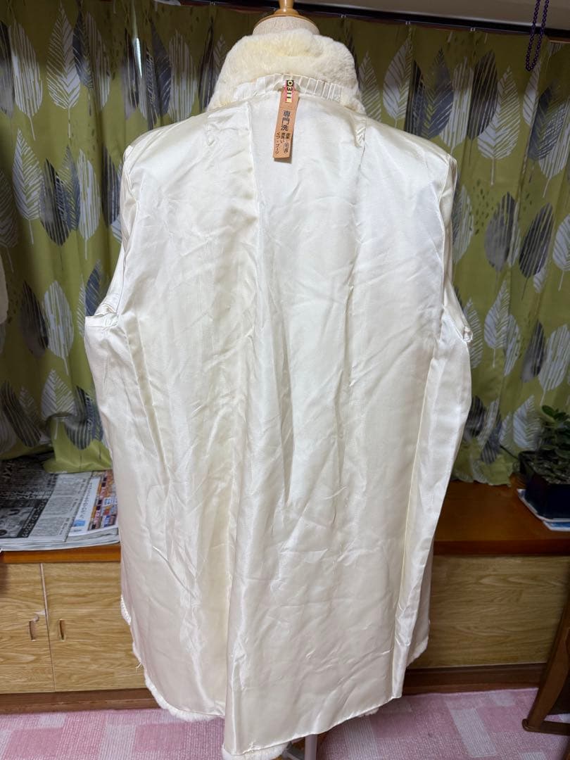 アイボリー ファーロングコート ノーカラー　リアルファー