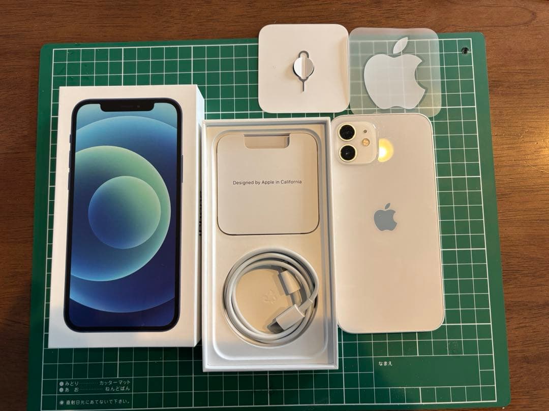 Apple iPhone 11 ホワイト SIMフリー　64GB 液晶新品