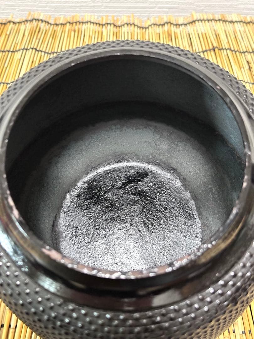 未使用品、付属品付　南部長寿堂造　１８型万代屋アラレ　南部鉄瓶　南部鉄器　鉄瓶