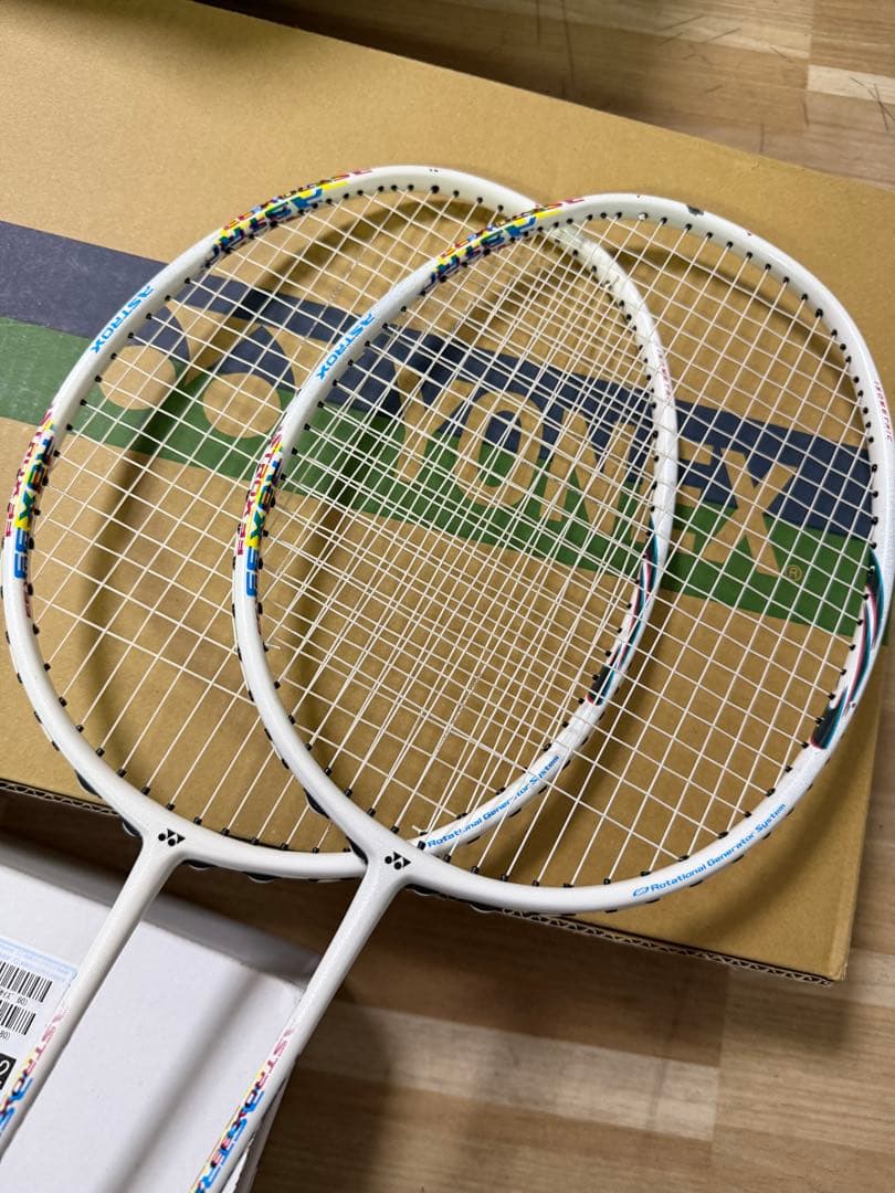 YONEX アストロクス33 バドミントンラケット 2本セット