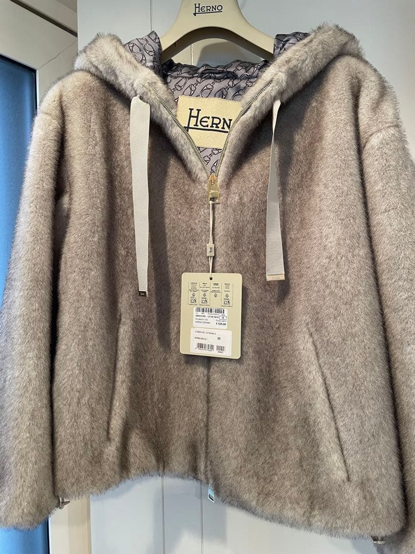ヘルノ　エコファージャケット　サイズ38