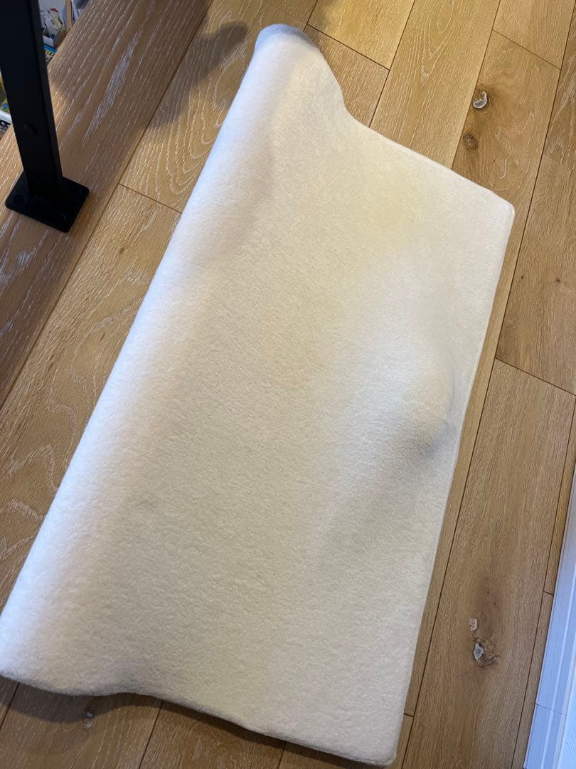 【美品】天使のねむり　日本製 ベビーマット 傾斜付き クリーム色