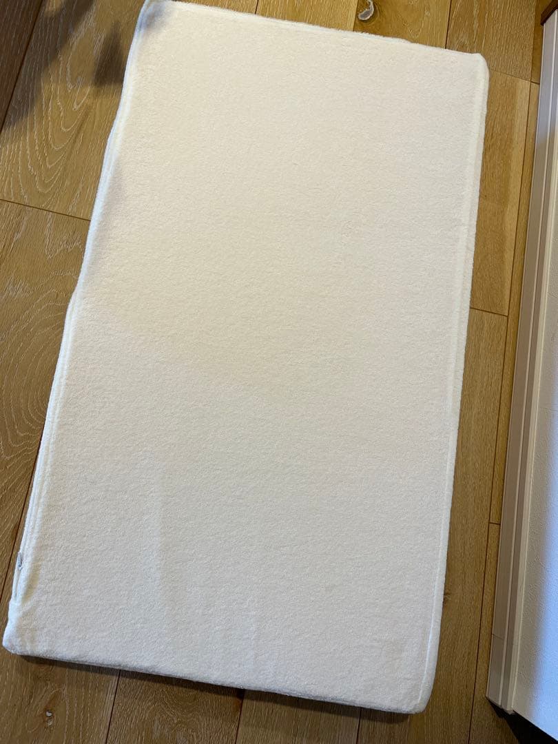 【美品】天使のねむり　日本製 ベビーマット 傾斜付き クリーム色