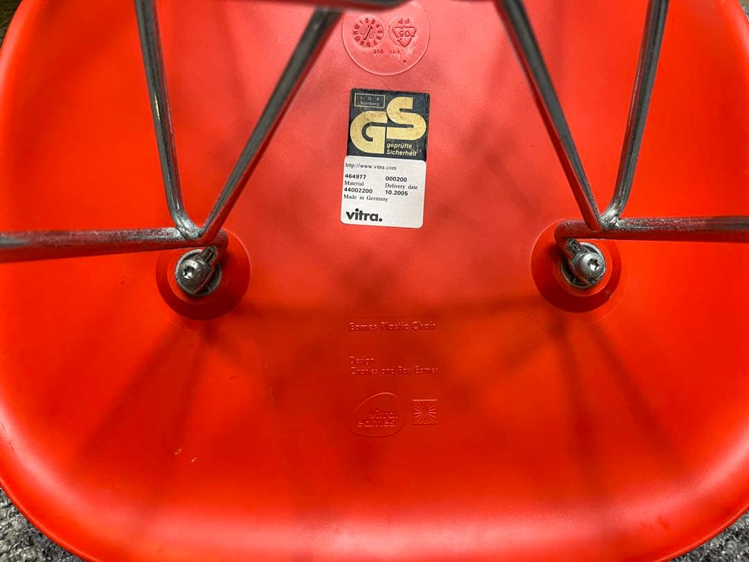 Vitra ヴィトラ　サイドシェルチェア 赤　エッフェルベース イームズ