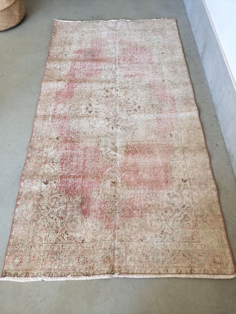 シャビーなローズピンクとベージュのメダリオンラグ　ヴィンテージラグNo.695