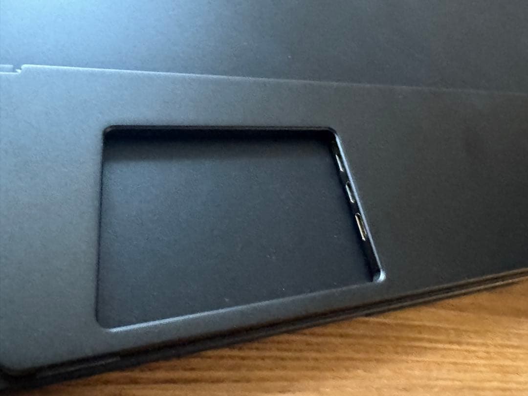 17インチ モバイルモニター