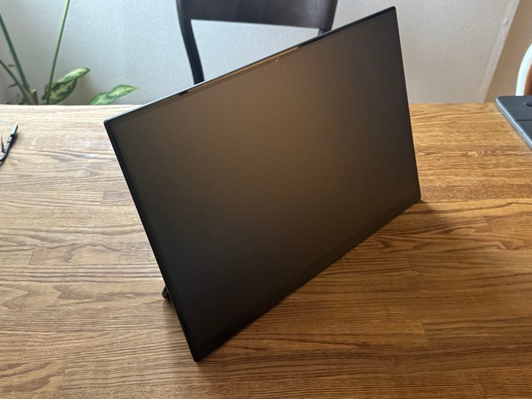 17インチ モバイルモニター