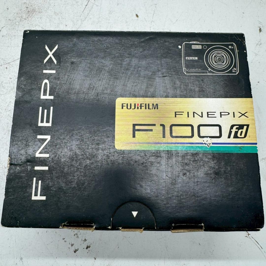 T◆　FUZIFILM　Finepix　ブラック　Ｆ100fd　デジタルカメラ