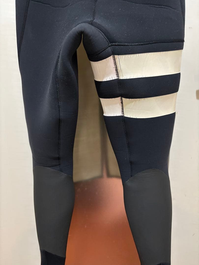 使用少なめ！　Hurley　セミドライ　チェストジップ　Lサイズ相当　日本製