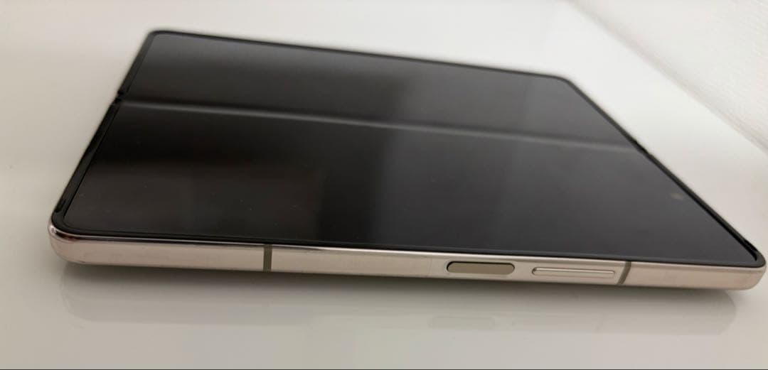 【中古品】Galaxy Z Fold 4 香港版 256GB ベージュ色