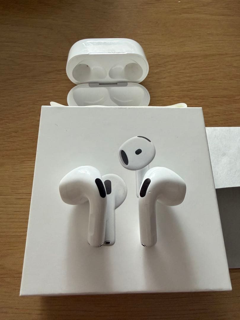 .*様 Apple AirPods 4 アクティブノイズキャンセリング搭載モデル
