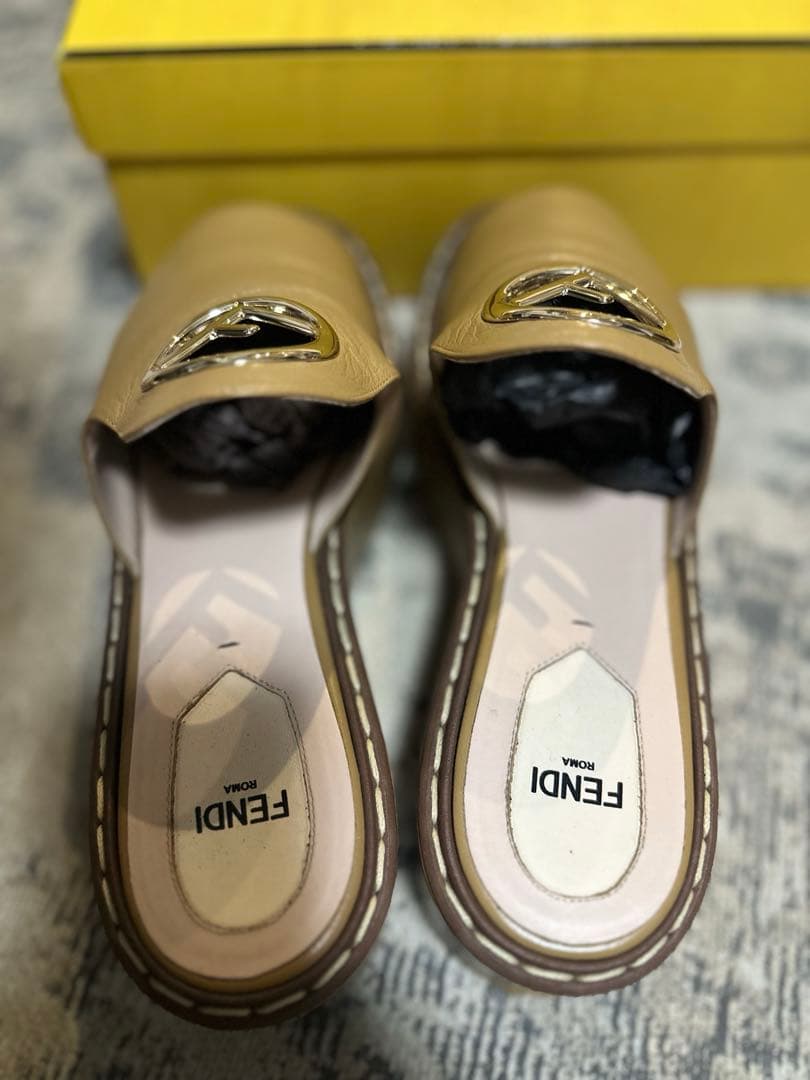 【FENDI】レザー厚底サンダル キャメル 箱、シューズバック付き